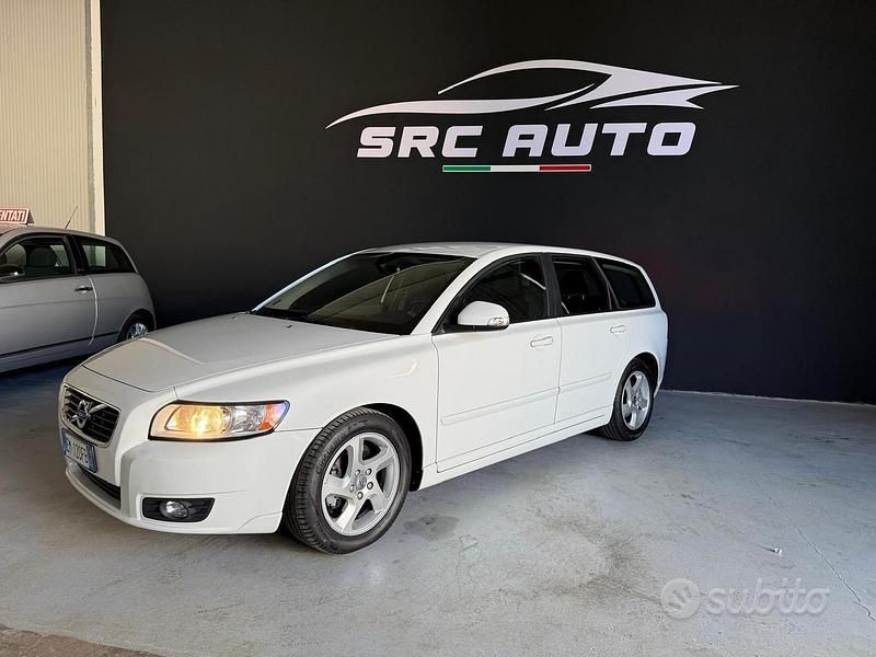 Usata Volvo V50 R-Design 115 CV (84 kW) 2012 Bianco Station wagon