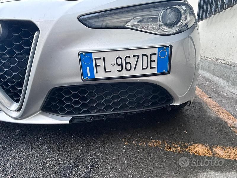 Usata Alfa Romeo Giulia 150 CV (110 kW) 2018 Grigio Berlina