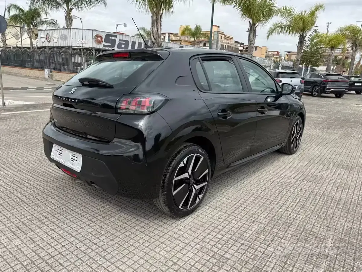 Usata Peugeot 208 Allure 75 CV (55 kW) 2022 Nero Utilitaria