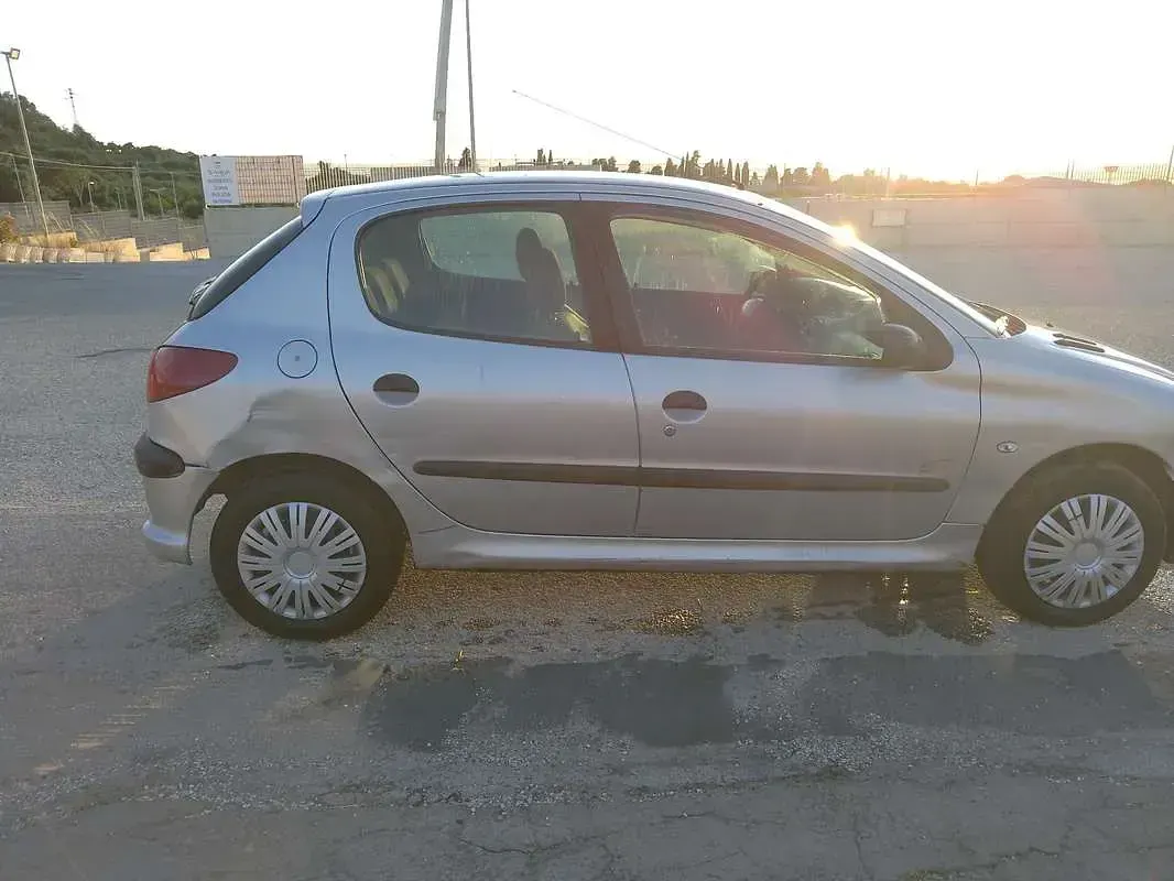 Usata Peugeot 206 68 CV (50 kW) 2006 Berlina