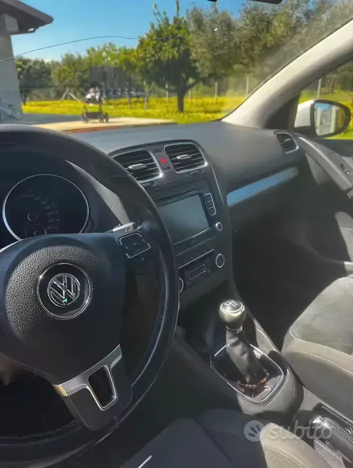Usata VW Golf VI 105 CV (77 kW) 2011 Bianco Utilitaria