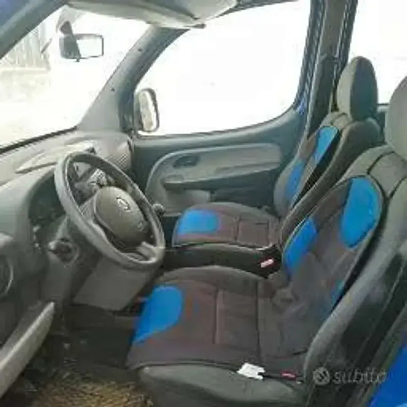 Usata Fiat Doblò Active 103 CV (75 kW) 2005 Blu/azzurro Monovolume