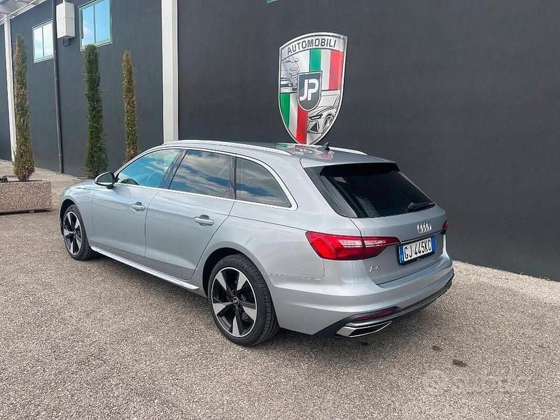 Begagnad Audi A4 S-Line 163 HK (119 kW) 2022 Grå Kombi