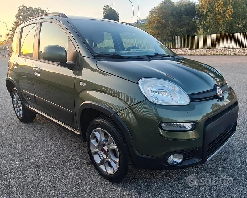 Usado Fiat Panda 4x4 75 HP (55 kW) 2015 Verde Citadino