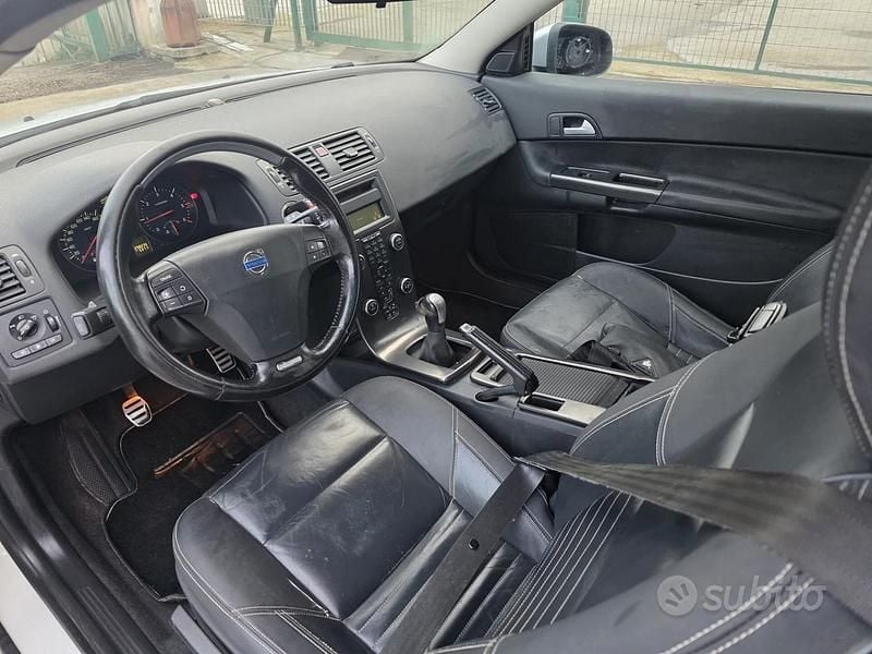 Usata Volvo C30 R-Design 114 CV (83 kW) 2011 Bianco Utilitaria