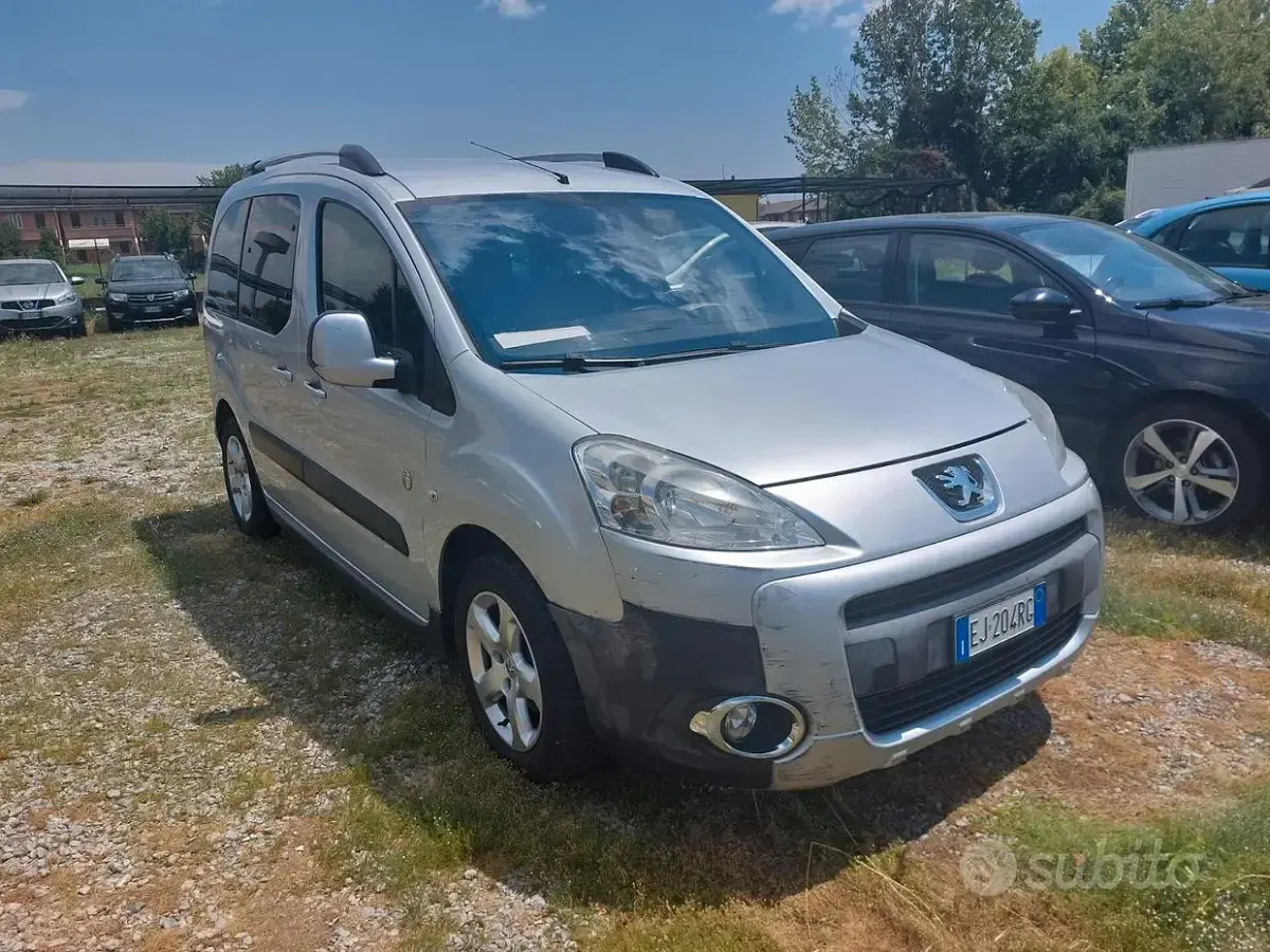 Usata Peugeot Partner Tepee Outdoor 112 CV (82 kW) 2011 Grigio Monovolume