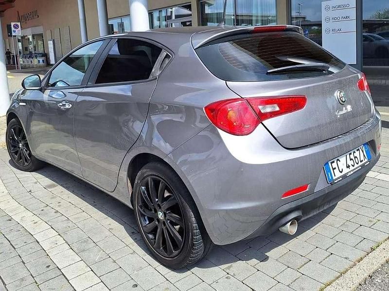 Usata Alfa Romeo Giulietta Exclusive 120 CV (88 kW) 2016 Grigio Utilitaria
