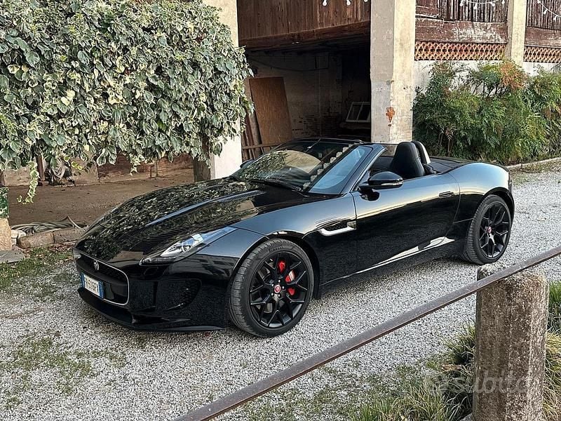 Usata Jaguar F-Type 340 CV (250 kW) 2017 Nero Cabrio