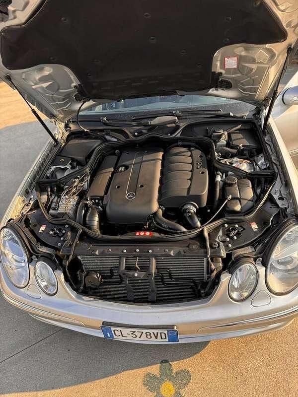 Usata Mercedes E270 Avantgarde 177 CV (130 kW) 2004 Argento Berlina