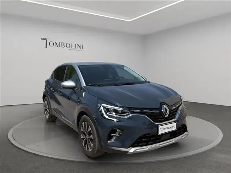 Usata Renault Captur Intens 100 CV (73 kW) 2023 Blu scuro SUV
