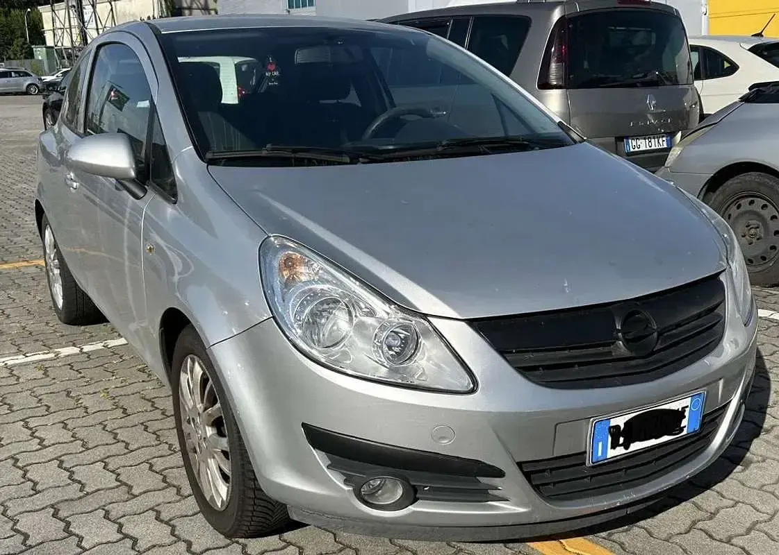 Usata Opel Corsa Club 80 CV (58 kW) 2009 Utilitaria