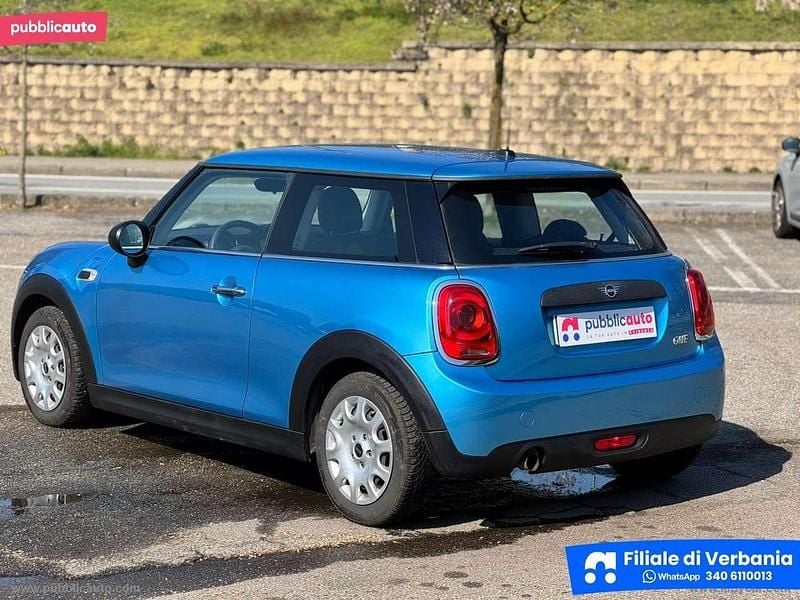 Usata Mini ONE 75 CV (55 kW) 2019 Blu/azzurro Utilitaria