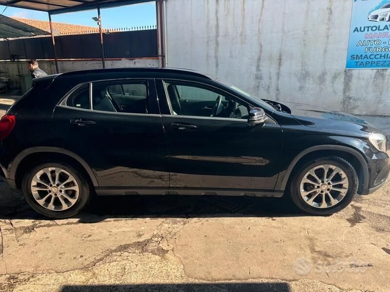 Usata Mercedes GLA180 Business 122 CV (89 kW) 2017 Nero SUV