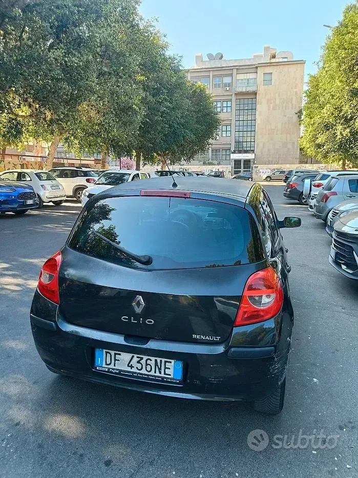 Usata Renault Clio II LE 75 CV (55 kW) 2007 Nero Berlina