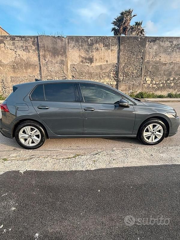 Usata VW Golf VIII 110 CV (80 kW) 2022 Grigio Berlina