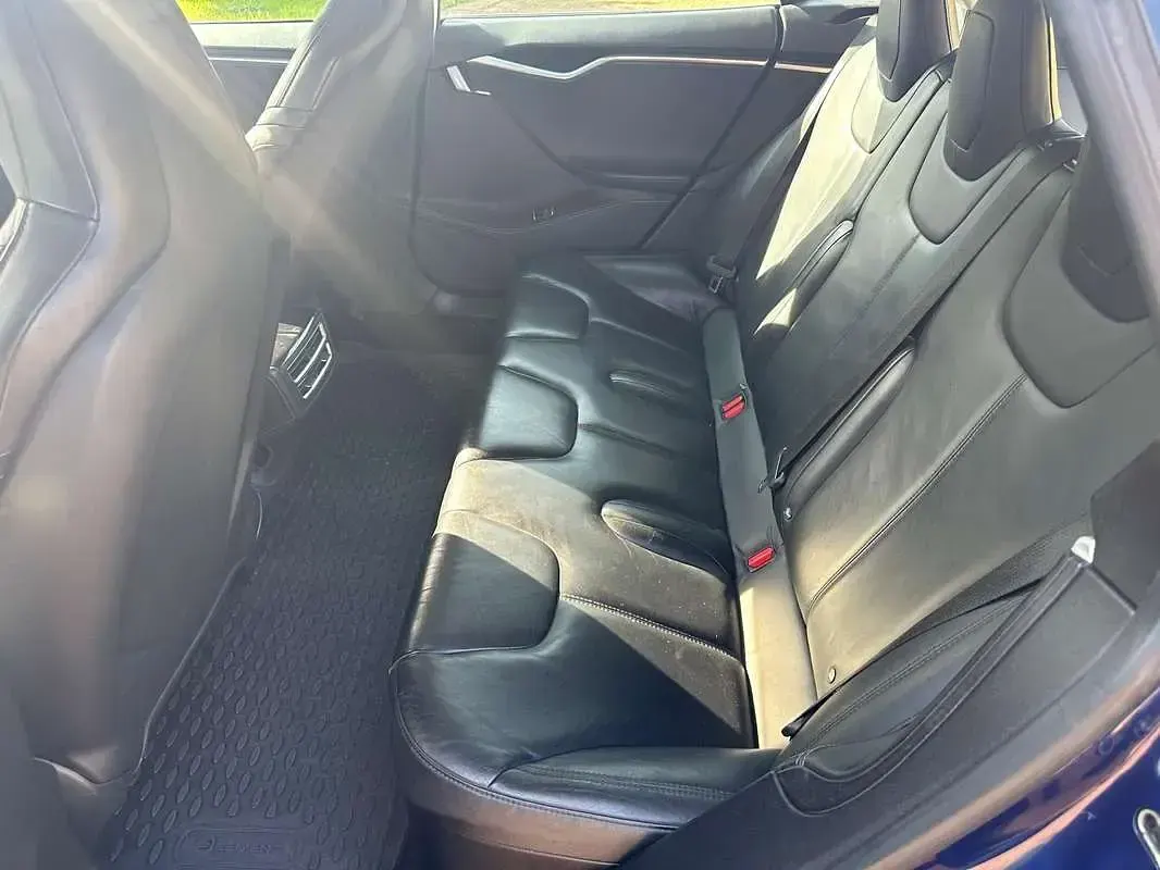 Usata Tesla Model S 135 kW (184 CV) 2016 Blu/azzurro Utilitaria