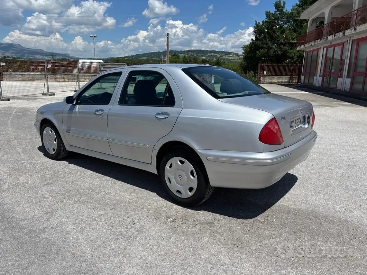 Usata Lancia Lybra 116 CV (85 kW) 2002 Grigio Berlina
