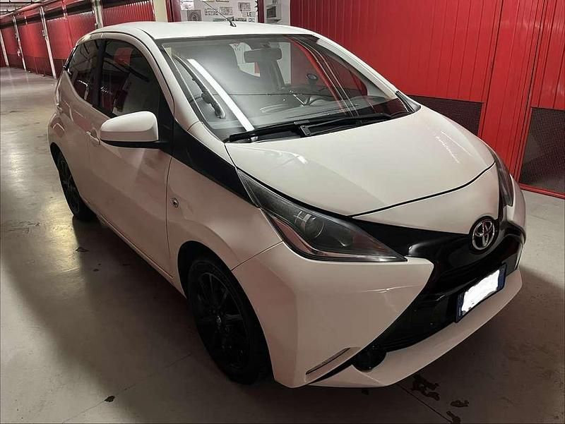 Usata Toyota Aygo X-pure 69 CV (50 kW) 2016 Utilitaria