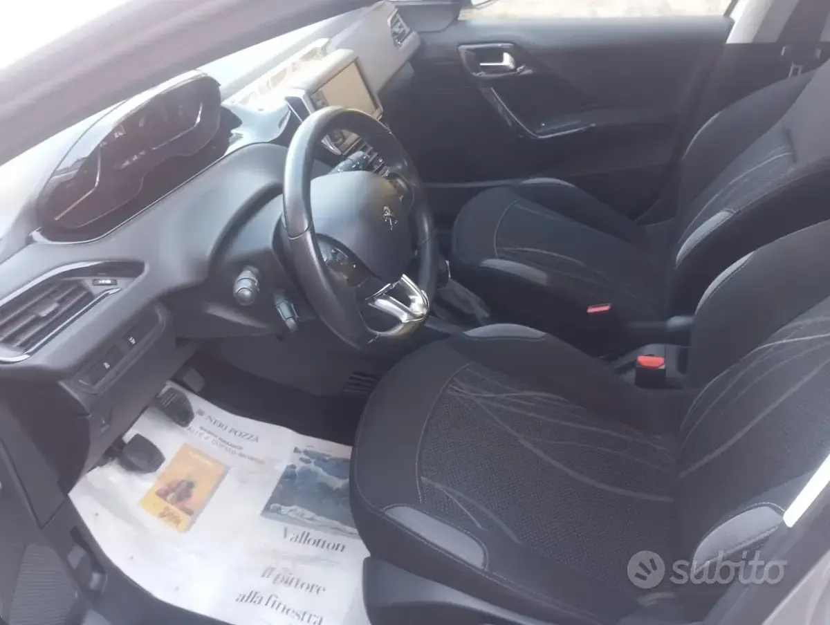 Usata Peugeot 208 Allure 68 CV (50 kW) 2015 Grigio Utilitaria