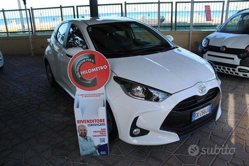 Usata Toyota Yaris Trend 72 CV (52 kW) 2022 Bianco Berlina