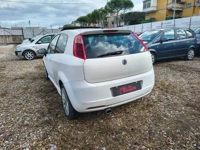 Usata Fiat Grande Punto Sport 90 CV (66 kW) 2007 Bianco Utilitaria