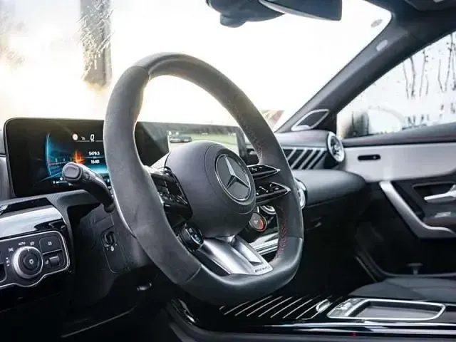 Usata Mercedes CLA35 AMG AMG 306 CV (225 kW) 2025 Nero pastello Coupé