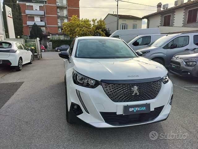 Usata Peugeot 2008 Allure 101 CV (74 kW) 2022 Bianco SUV