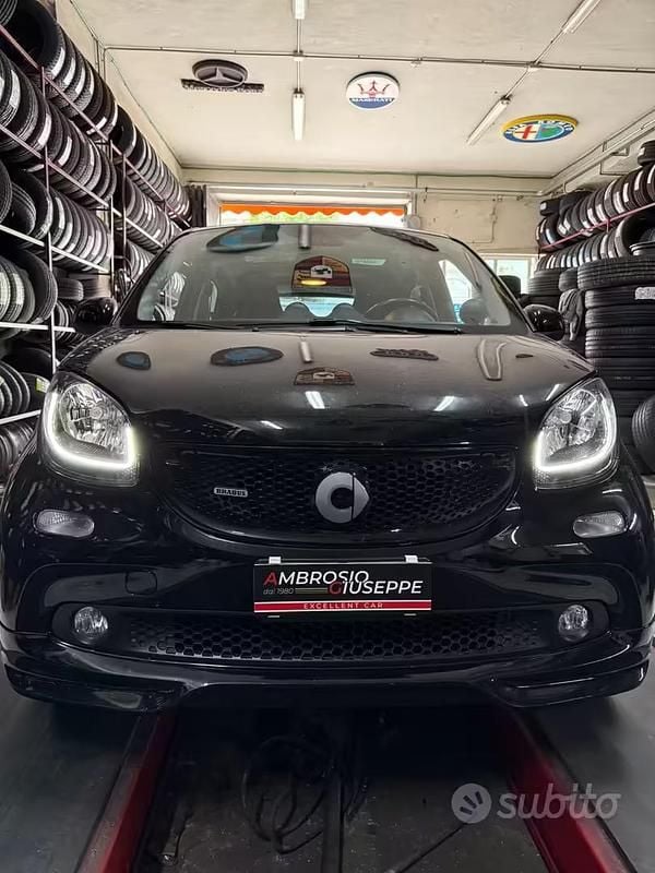 Usata Smart ForFour Brabus Xclusive 109 CV (80 kW) 2017 Nero Utilitaria