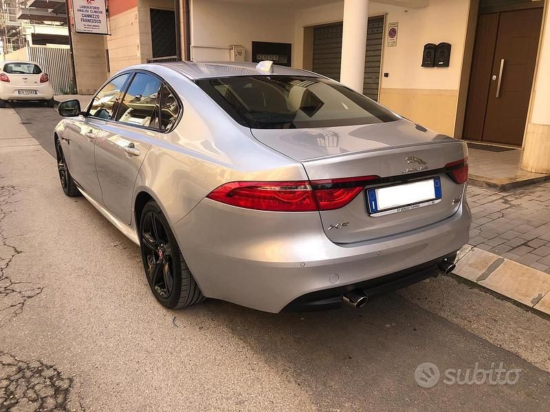 Usata Jaguar XF R-Sport 240 CV (176 kW) 2019 Grigio Berlina