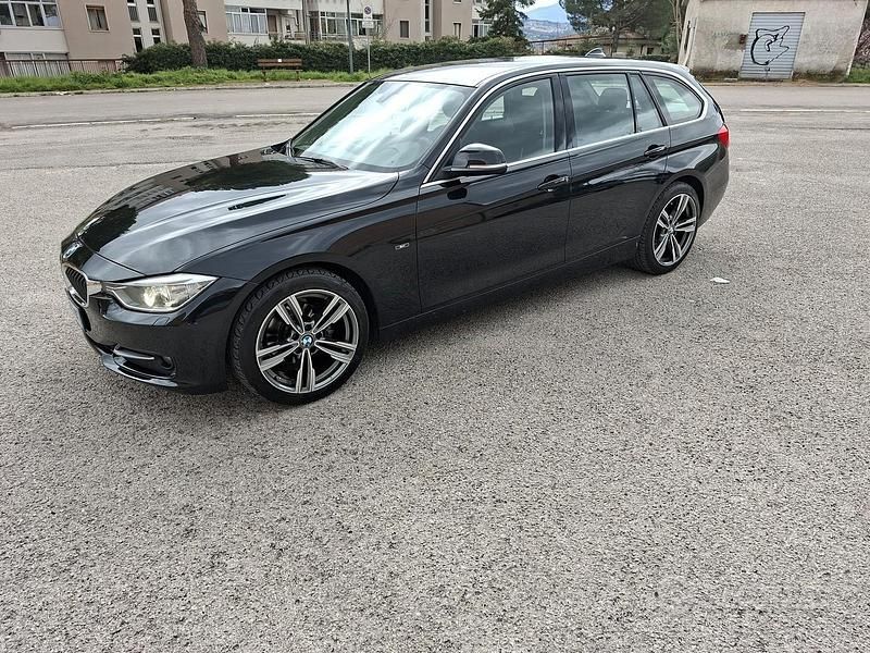 Usata BMW 318 Sport Line 2013 Nero Station wagon