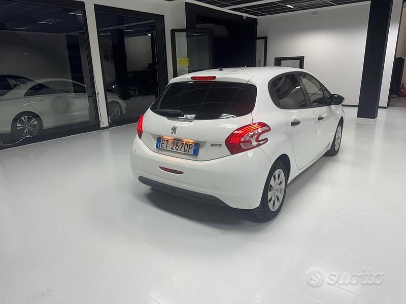Usata Peugeot 208 Access 68 CV (50 kW) 2014 Bianco Utilitaria