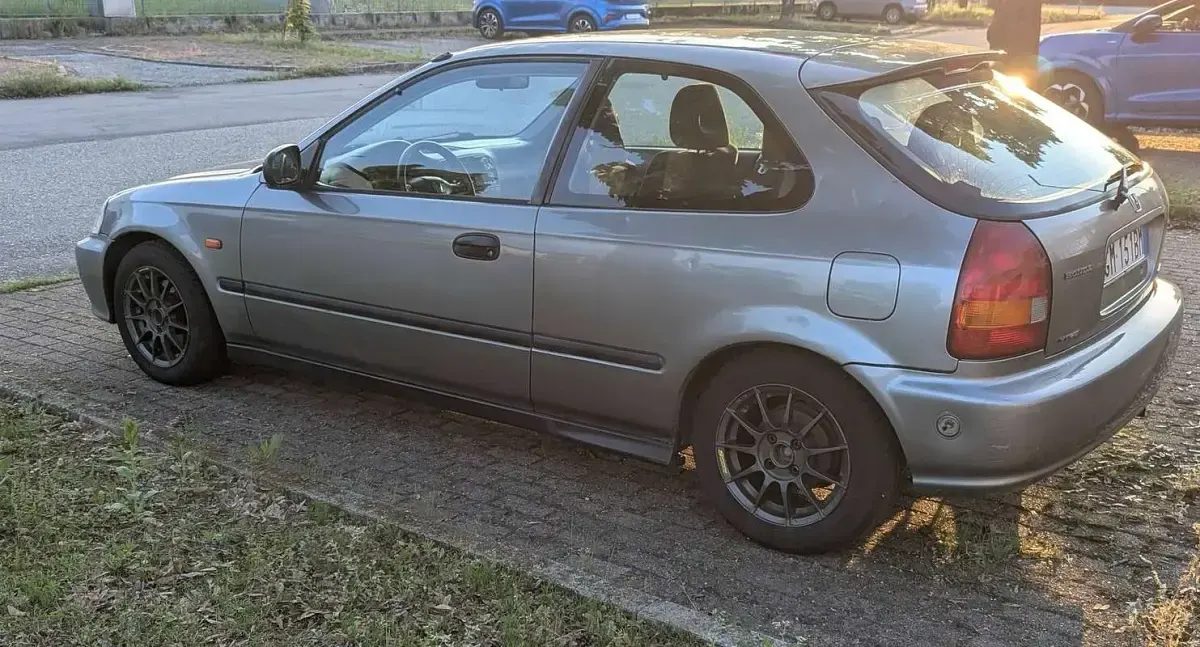 Usata Honda Civic LS 114 CV (83 kW) 1999 Grigio Berlina