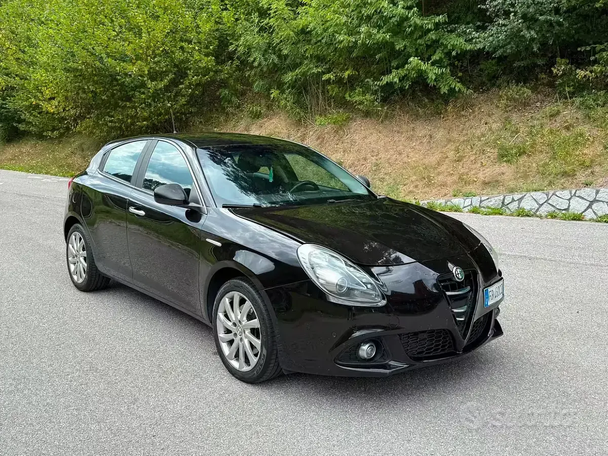 Usata Alfa Romeo Giulietta Exclusive 150 CV (110 kW) 2015 Nero Utilitaria