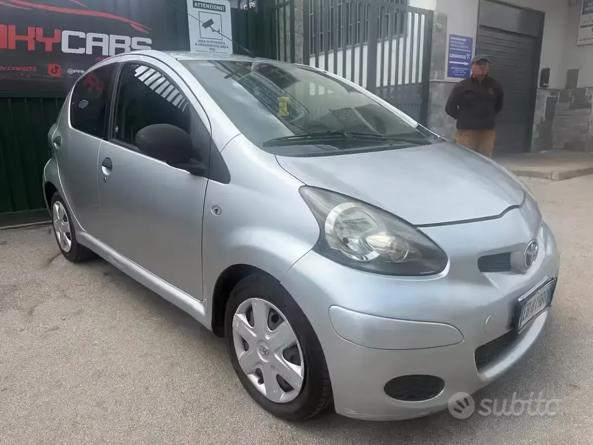 Brugt Toyota Aygo Sol 68 HK (50 kW) 2010 Grå Hatchback