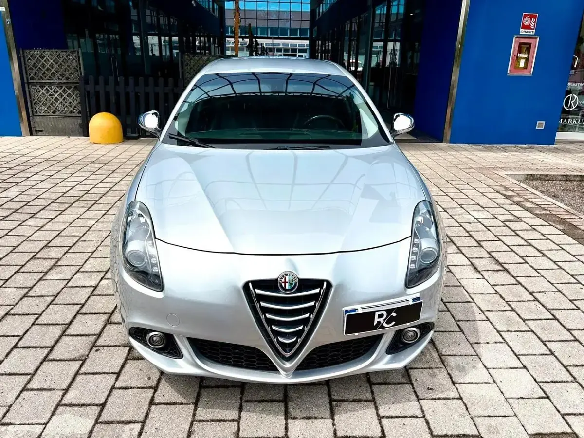 Usata Alfa Romeo Giulietta 175 CV (128 kW) 2015 Argento Utilitaria