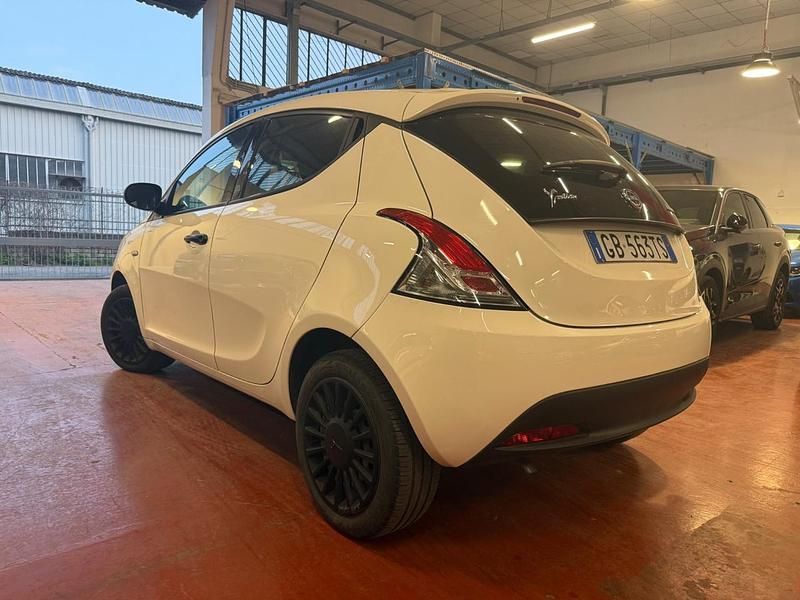 Usata Lancia Ypsilon Silver 69 CV (50 kW) 2020 Bianco Utilitaria
