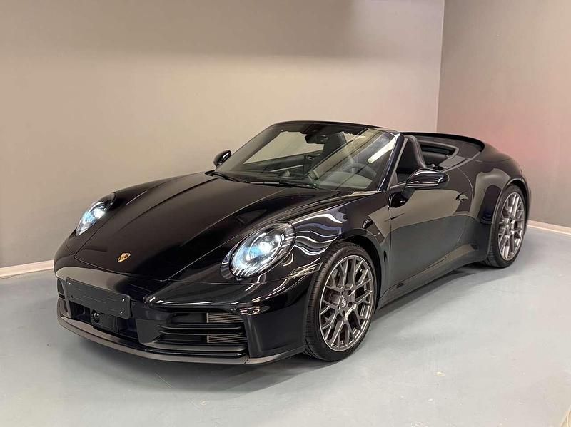 Usata Porsche 911 Carrera Cabriolet 394 CV (289 kW) 2025 Nero jet metallizzato Cabrio