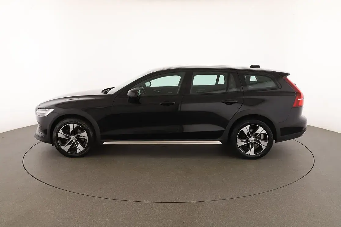 Usata Volvo V60 CC Business Edition 197 CV (144 kW) 2022 Nero Station wagon