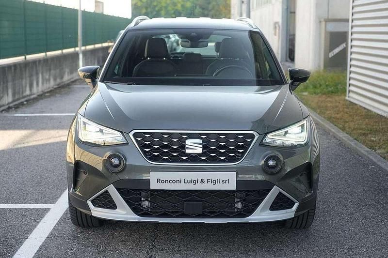 Usata Seat Arona Xperience 116 CV (85 kW) 2024 Grigio grigio cliff  nero mid SUV