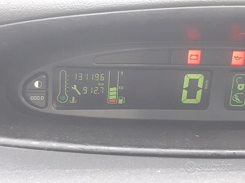 Usata Citroën Xsara Picasso 95 CV (69 kW) 2003 Grigio Monovolume