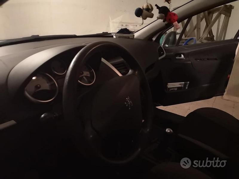 Usata Peugeot 207 95 CV (69 kW) 2008 Nero Berlina