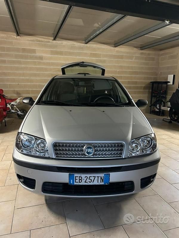Usata Fiat Punto 77 CV (56 kW) 2010 Grigio Utilitaria