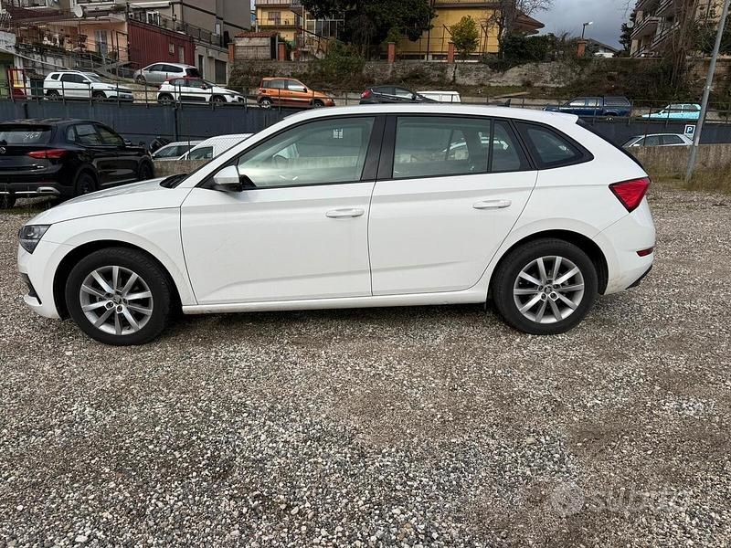 Usata Skoda Scala Ambition 95 CV (69 kW) 2021 Bianco Utilitaria