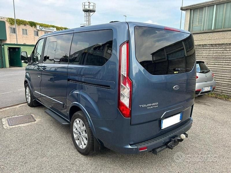 Usata Ford Tourneo Titanium 131 CV (96 kW) 2022 Blu Monovolume