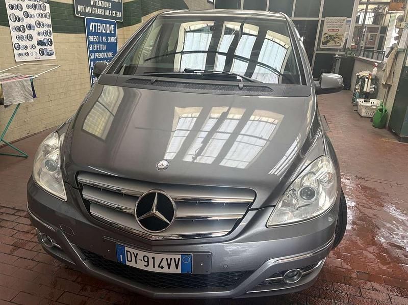 Usata Mercedes B200 136 CV (100 kW) 2009 Argento Monovolume