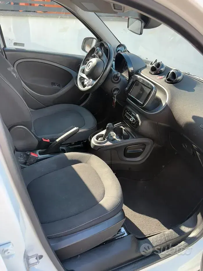 Usata Smart ForFour 41 kW (56 CV) 2019 Bianco Utilitaria
