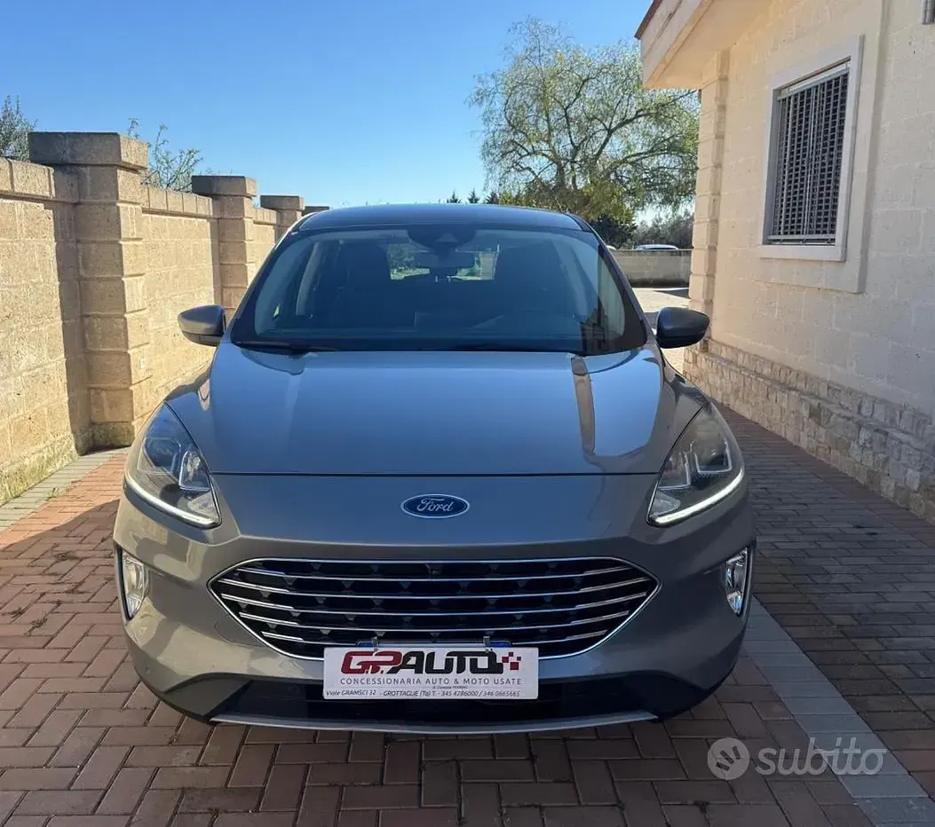 Usata Ford Kuga Titanium 120 CV (88 kW) 2020 Grigio SUV