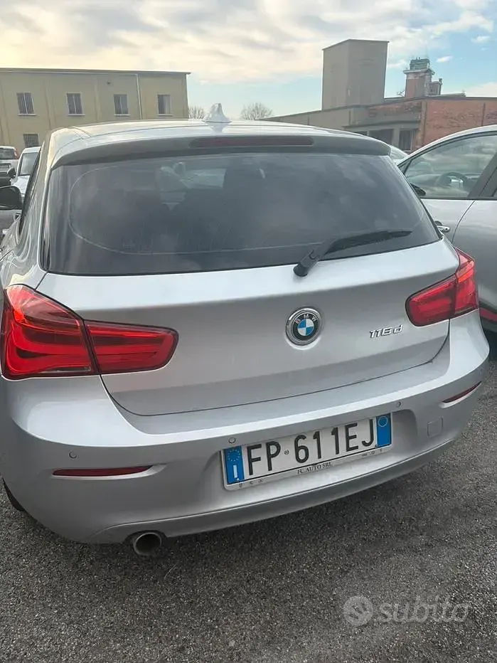 Usata BMW 118 150 CV (110 kW) 2018 Grigio Utilitaria