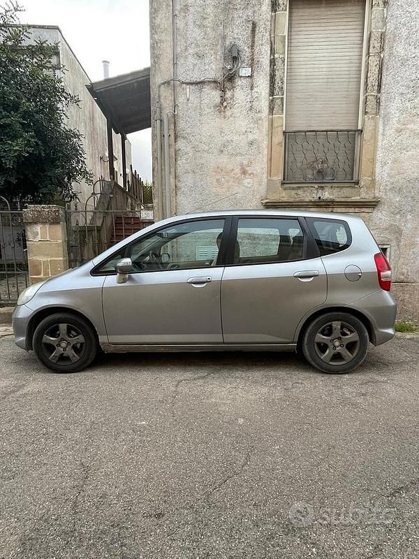 Usata Honda Jazz 83 CV (61 kW) 2006 Grigio Utilitaria
