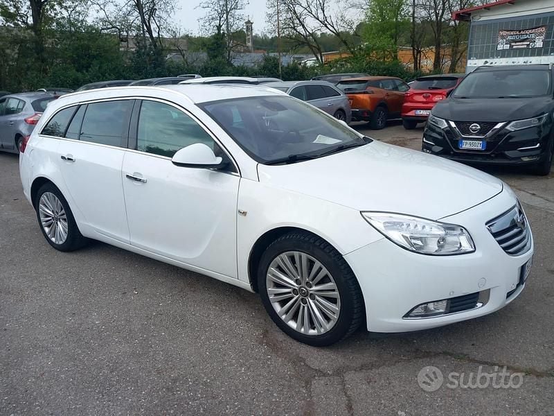 Usata Opel Insignia Cosmo 160 CV (117 kW) 2012 Bianco Station wagon